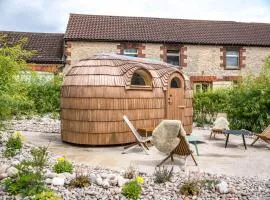 Large Country Cottage, Sleeps 8 - Spa Facilities, Garden Bar, Catering Services, Free Parking, Nature Reserve, Hen Parties