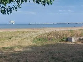 Charming Beachfront 2-bedroom house with AC