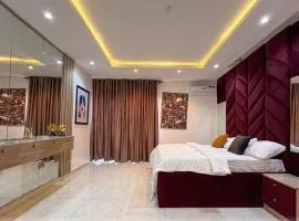 Posh 3bedroom, 24hrs electricity, WiFi, Netflix, PS 5, Snooker, Swimming pool in Jose Maria, Ikate
