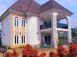 3 bedroom duplex, hotel v destinaci Rumu-Oparala