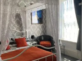 Hornby Villa- 4Star B&B-Couples & Families Only