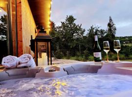 Halacs Homes Boutique Cabins, Unique cabin, chalet de monta&ntilde;a en Balatonalm&aacute;di