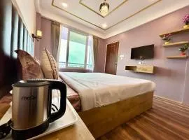 Yepplo's Stunning Mountain View 2-bedroom apartment with Private Kitchen - 24hrs Caretakers & Power Backup
