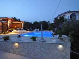 Studios Lav, מלון בפריבלאקה