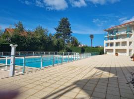 Appartement du golf terrasse piscine tout à pied, hotel v destinaci Ciboure