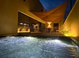 Maison d'architecte avec piscine-spa chauffé en centre ville de Vaison-la-Romaine