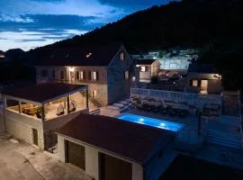 Didova kuća, kamena vila sa bazenom u blizini Rogoznice