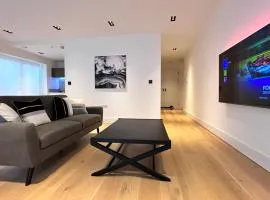 Versace Suite Balcony 1GB WIFI Netflix HDTV