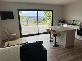 Appartement avec un agréable point de vue et quartier calme, Hotel in Brive-la-Gaillarde