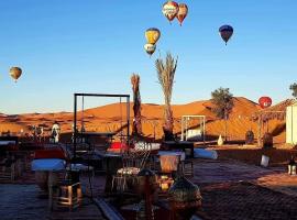 luxury sahara tents, ξενοδοχείο σε Adrouine