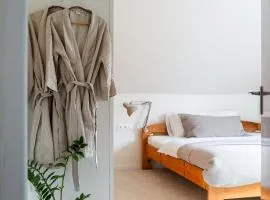 Celý apartmán v rodinném domě s vanou a krbem