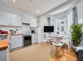 Princess Green 1 - Portrush by the Sea