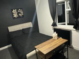 Small Double Room Located 2 Minutes From Gloucester Royal Hospital, hotel v destinaci Gloucestershire