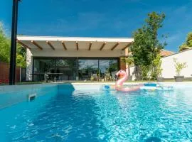 New Villa with swimming pool