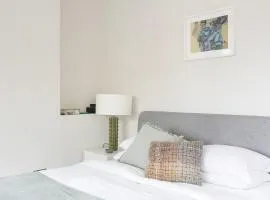 Beautiful centrally located large studio