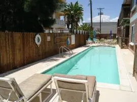 Las Palmas 8 Close to entertainment district, beach access