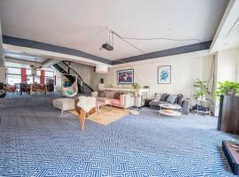 Private Gramercy TownHouse 3BR 3BA with Terrace, biệt thự ở New York