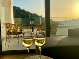 LefkoParga Luxury Suites, villa in Parga