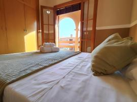 Adosado con piscina y parking, hótel í Benicàssim