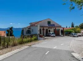 Apartments by the sea Brist, Makarska - 22463