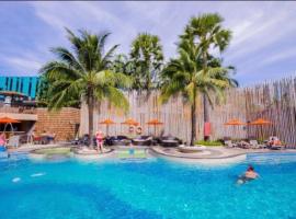 Kata Beach Guesthouse-The Beach Condo，卡塔海灘的分租公寓