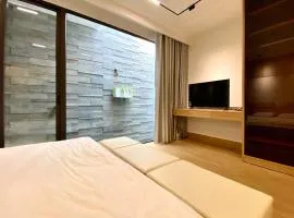 C&M Hotel