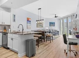 1st Floor Palms of Destin Resort Updated Condo with Beach Shuttle