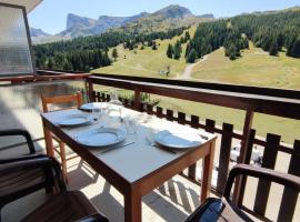 Studio 4 personnes Sud rénové - pied des pistes、Superdevoluyのホテル