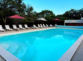 Hôtel Les Persèdes – hotel w mieście Lavilledieu