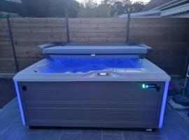 Spassionnement pool, hotelli kohteessa Jouy-le-Moutier