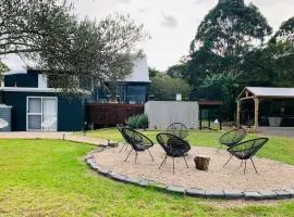 Gorgeous 3 bedroom raked ceiling cabin on the hill