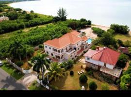 Indigo Beach Villa, δωμάτιο σε οικογενειακή κατοικία σε Black River