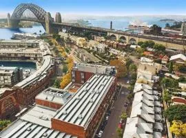 Walk to the Opera House