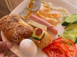 Hotel Pos、クサミルのホテル