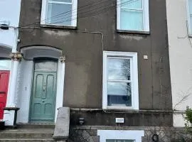 Spacious one bed apartment in the centre of Bray