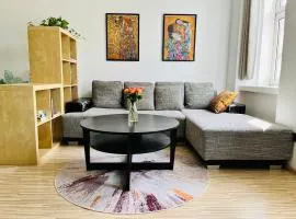 Lovely nest! Just beside SCHÖNBRUNN PALACE and ZOO!