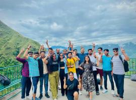 ๋ฌด์๋ฆฌ์ ์์นํ ํธํ
The Himalaya Retreat Resort, Experience Nature in the Lap of Himalayas