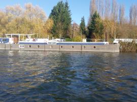 Péniche sur la Seine