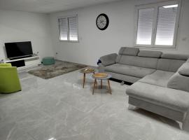 Bel appartement neuf, hotel en Sorgues