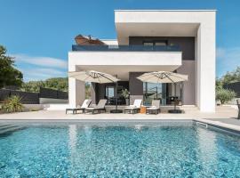 Villa Dekorti, hotel in Kožino