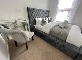 The smaller room comfortable for one 5 min to the beach