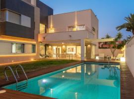 Villa Helios Aguadulce Almeria, hotel in Roquetas de Mar