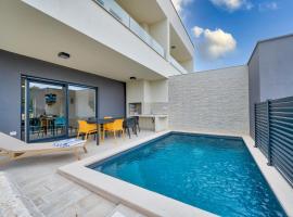Villa Blue Oasis Ližnjan with Private Pool, hotel v destinaci Ližnjan