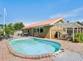 3 Bedroom Awesome Home In Videbæk