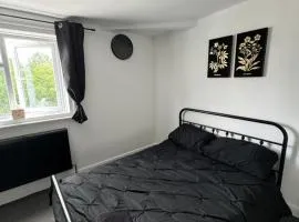 Double Room Located 2 Minutes From Gloucester Royal Hospital