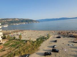 Sea View Vlora: Avlonya şehrinde bir otel