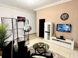 Medo's Luxury Houses - large studio
