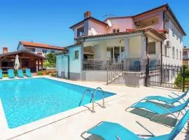 Amazing Home In Valbandon