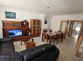 SURFANDO NO BALEAL 8 pessoas, hotel din Ferrel