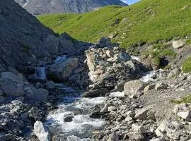 VILLARGONDRAN ski en Maurienne garage vélos